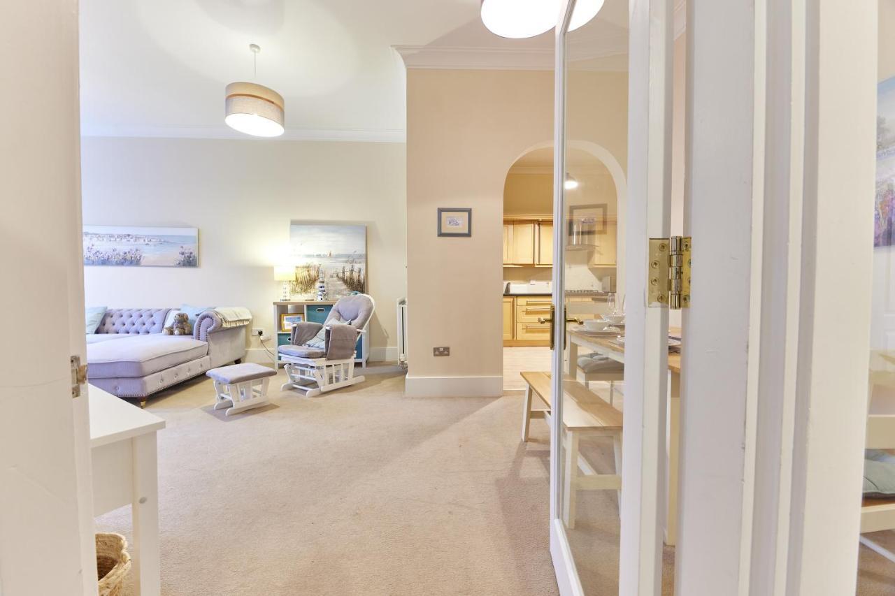 A *spacious* 3 Bedroom Flat - Town Centre